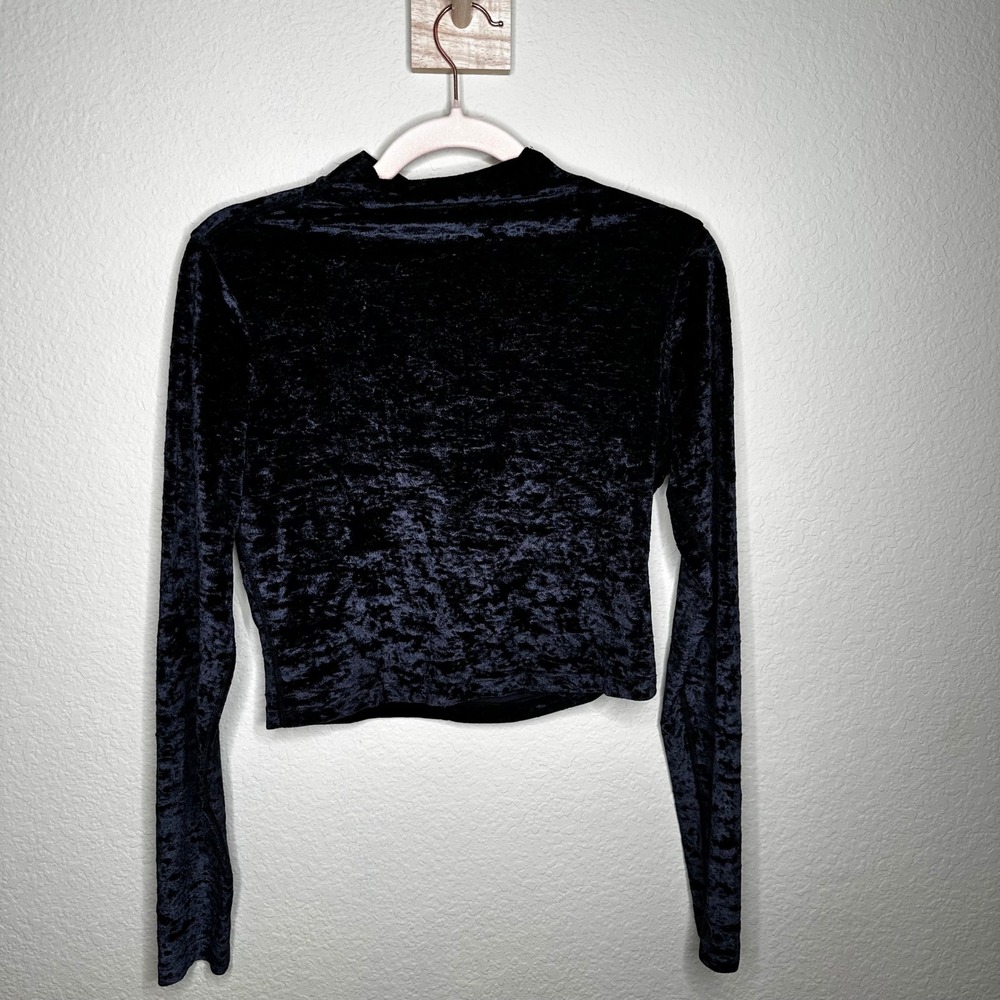 Lululemon Black Crushed Velvet Mock Neck Long Sleeve Crop‎ Top Womens Size 6